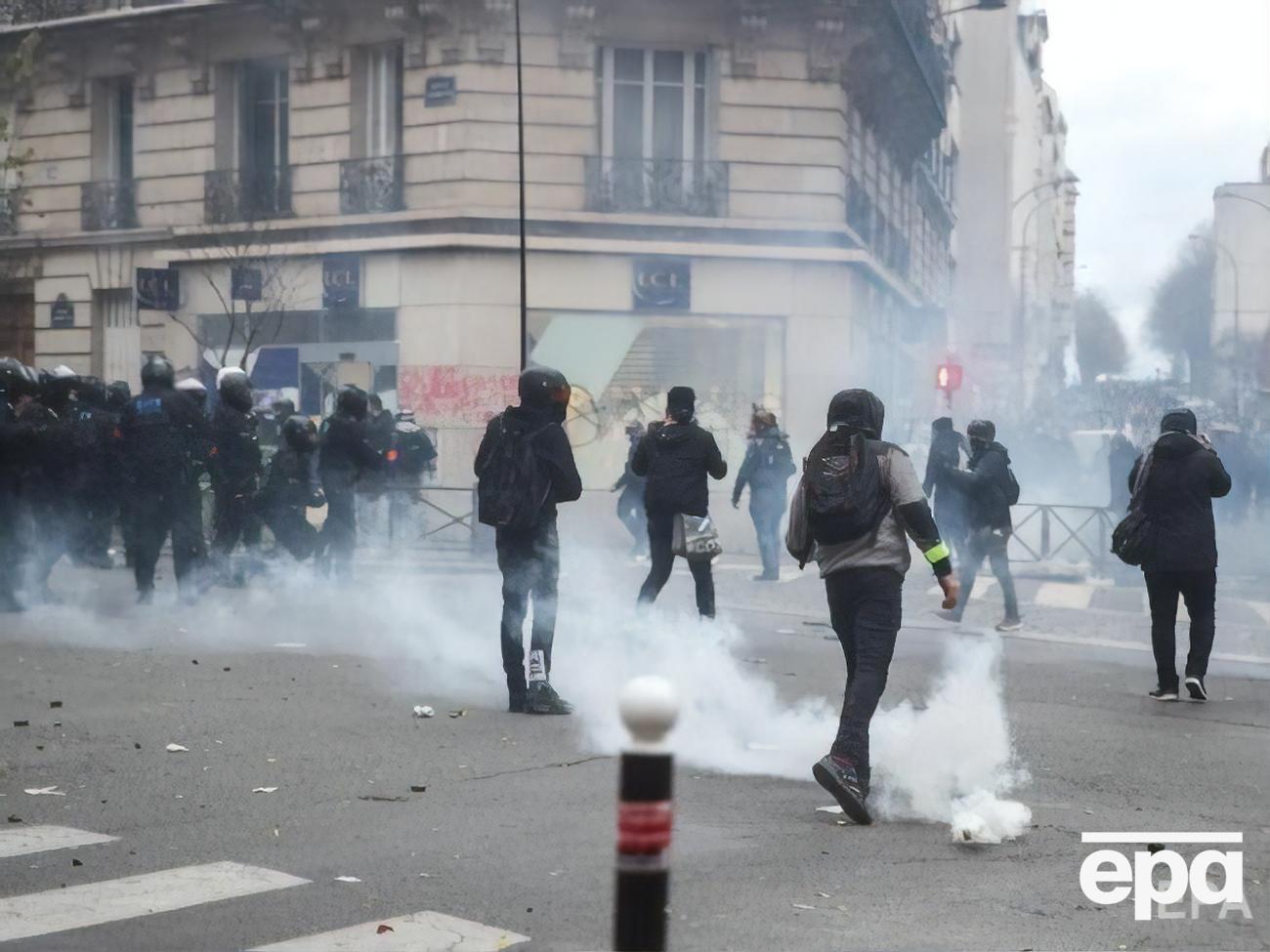 На акциях протеста в Париже стало меньше демонстрантов