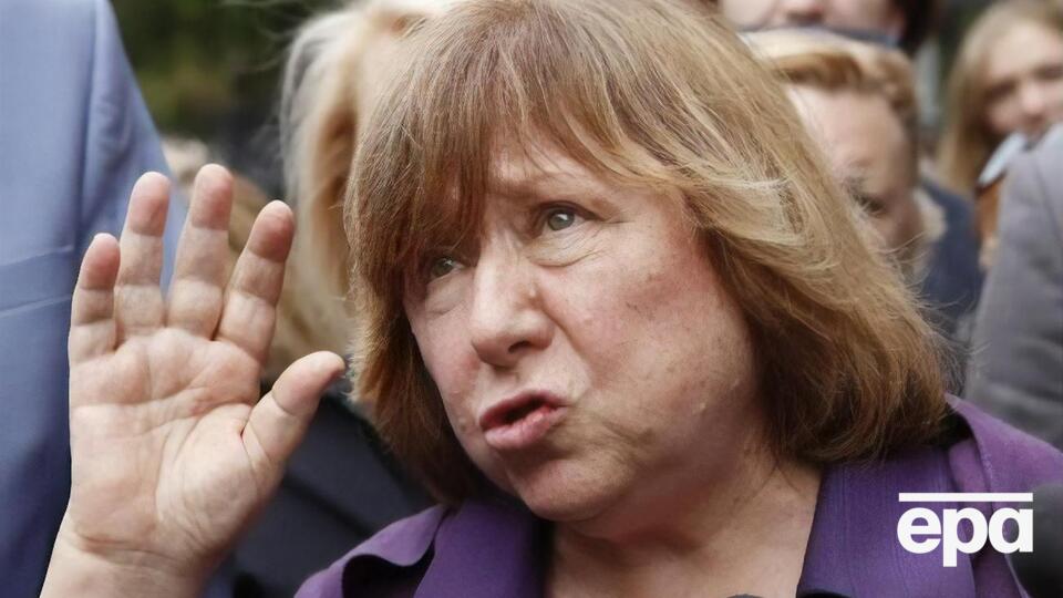 Алексієвич: Будь-яка авторитарна влада краще почувається на території військовій