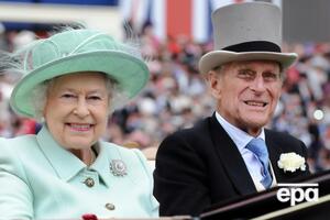 Королева Великобритании Елизавета II и ее муж, герцог Эдинбургский Филипп станут в очередь за вакциной от COVID-19 без каких-либо привилегий