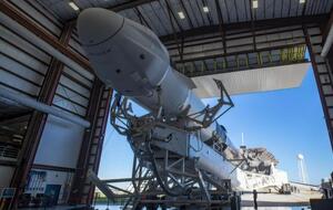 У космос Dragon вивів носій Falcon 9