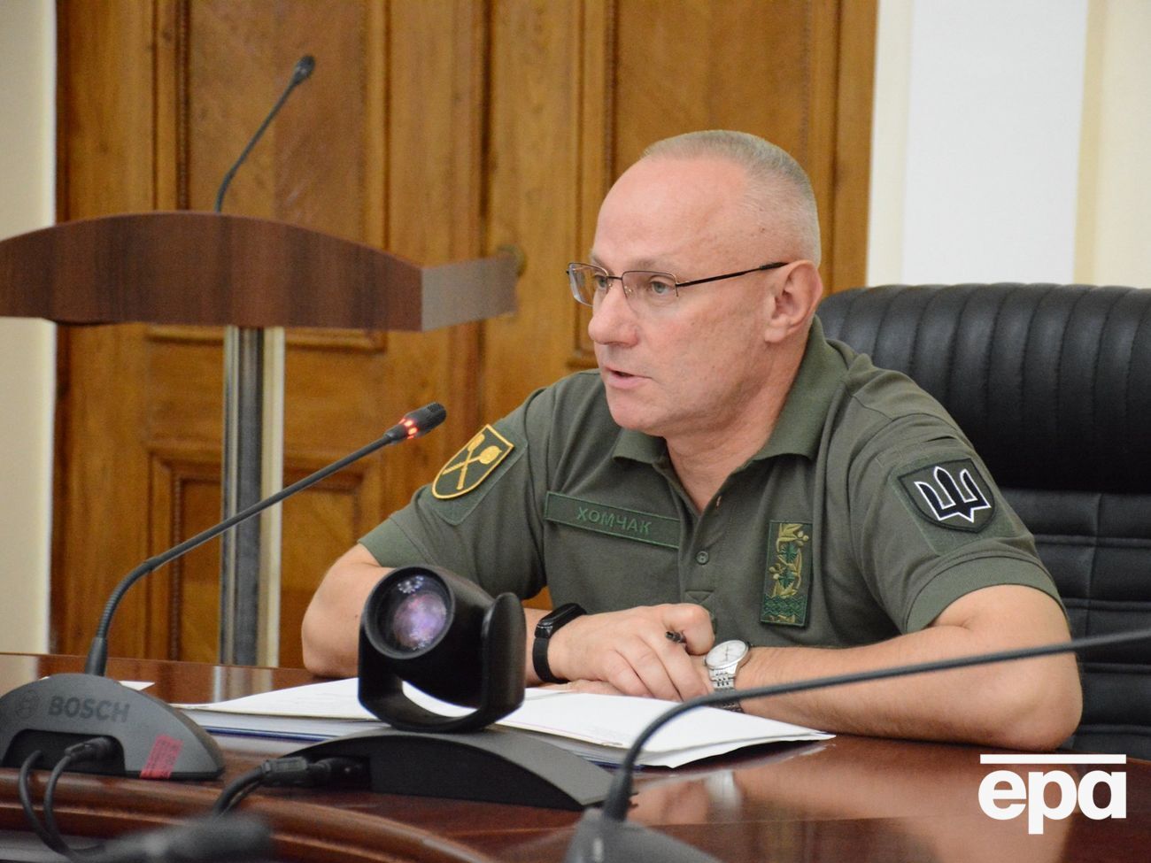 Хомчак: Сьогодні багато хто трактує так: якщо ти розмовляєш із ворогом, отже, ти погодився на його умови. А як можна домовитися, не розмовляючи?
