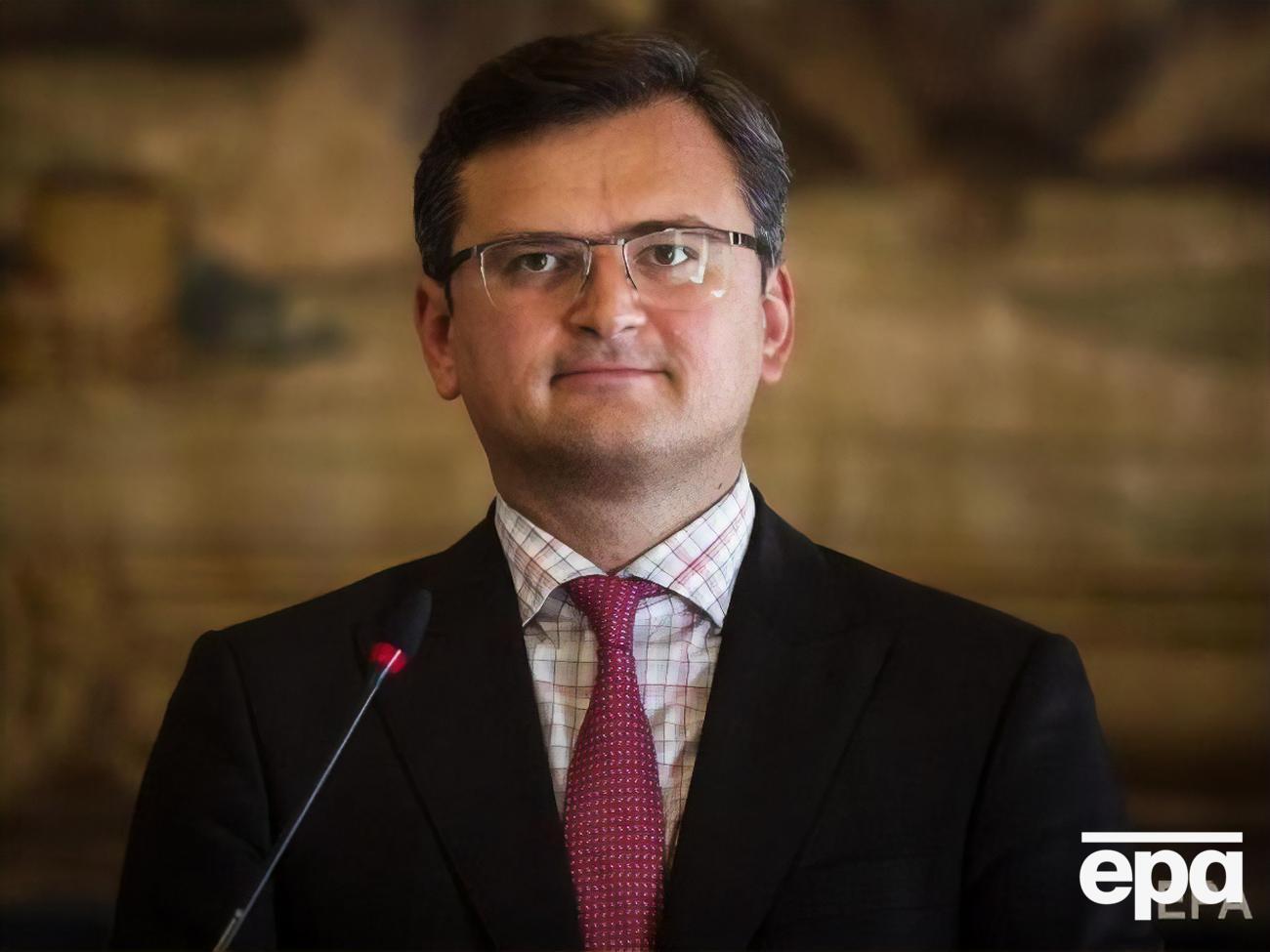 Кулеба про вакцину: Всі над цим працюємо, шукаємо, домовляємося