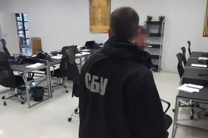 Під час обшуків у приміщеннях колцентрів правоохоронці вилучили електронні та паперові носії інформації