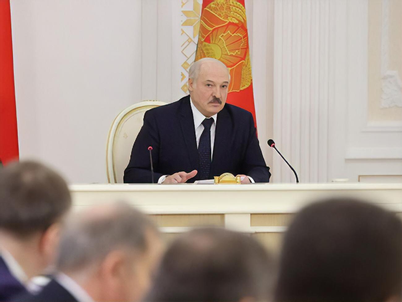 Лукашенко вважає, що остаточне рішення про підписання закону ухвалює глава держави