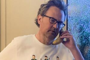 Перри обещает перевести часть вырученных от продажи товаров на борьбу с COVID-19