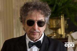 Дилан является автором хита Blowin' In The Wind