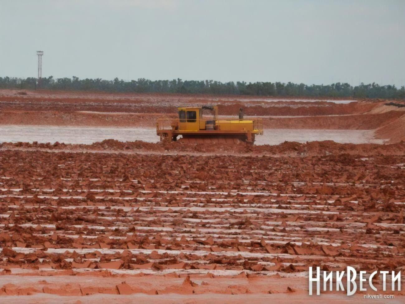 За даними ініціативи "Стоп шлам", відходи виробництва МГЗ &ndash; червоний шлам &ndash; є однією з основних проблем екології регіону