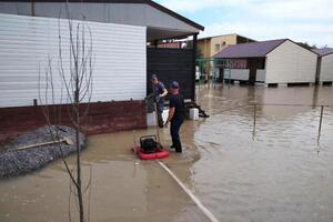 Порывы ветра в Кирилловке достигали 25–30 м/с, волны – высоты до двух метров
