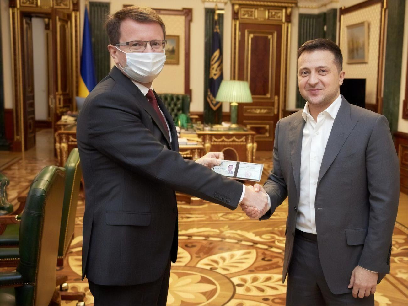 Полоскову (зліва) 52 роки, з 2011 року він був директором виноробної&nbsp;компанії "Шато Чизай"