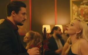 У кліпі гурту "Ленинград" героїня Трегубової боролася за увагу героя Цимбалюка