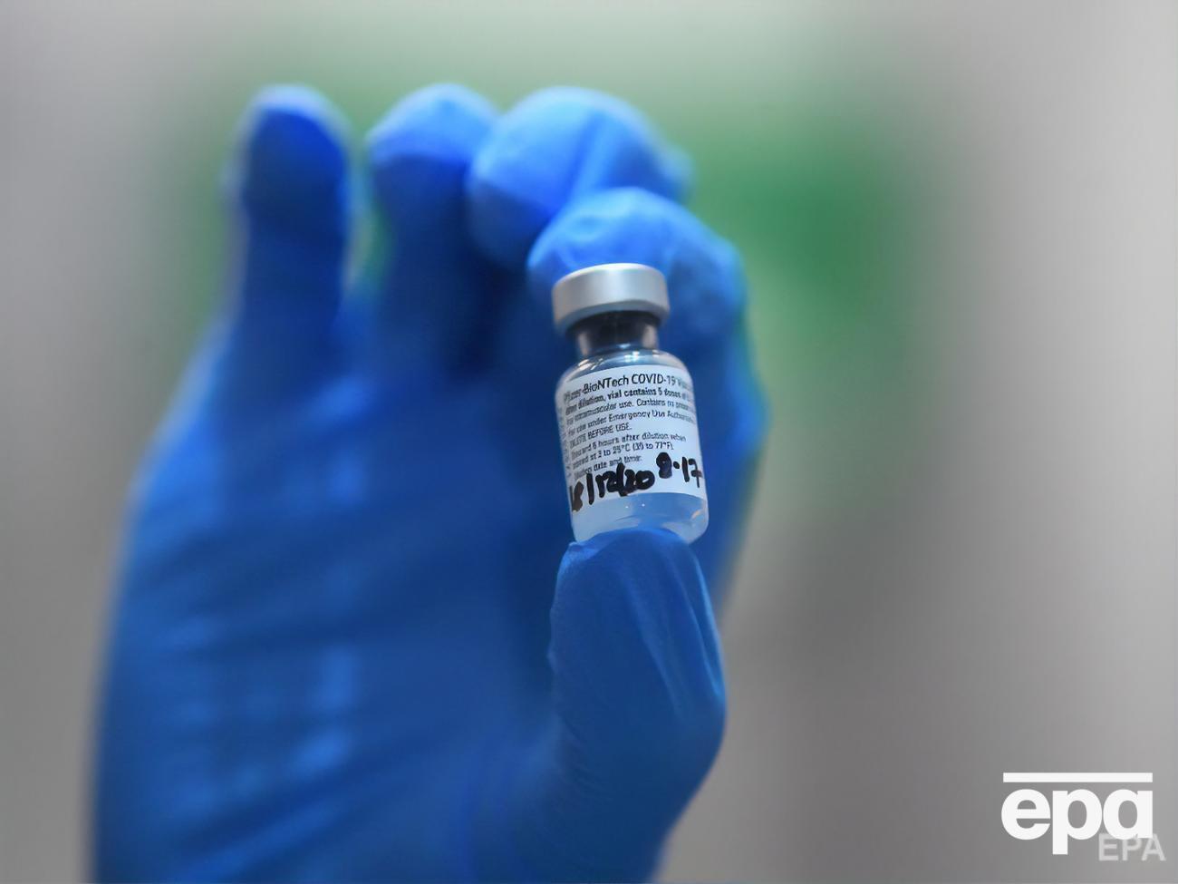 У Великобританії вже почали вакцинацію препаратом Pfizer і BioNTech