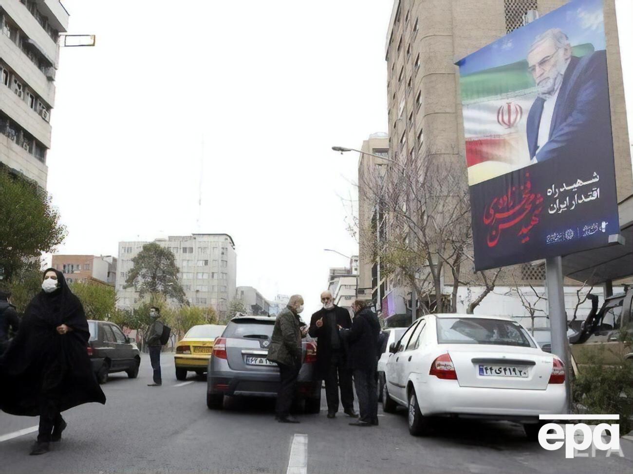 Фахрізаде (на постері) застрелили в передмісті Тегерана 27 листопада