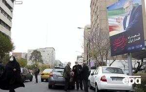 Фахризаде (на постере) застрелили в пригороде Тегерана 27 ноября