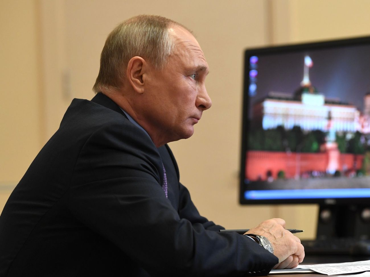 Сайт Кремля утверждает, что Путин находится в "Ново-Огарево"