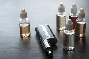 Минфин и ГНС обещали индустрии возможность в течение 2021 года реализовать произведенную или импортируемую в 2020-м продукцию, отмечает издание