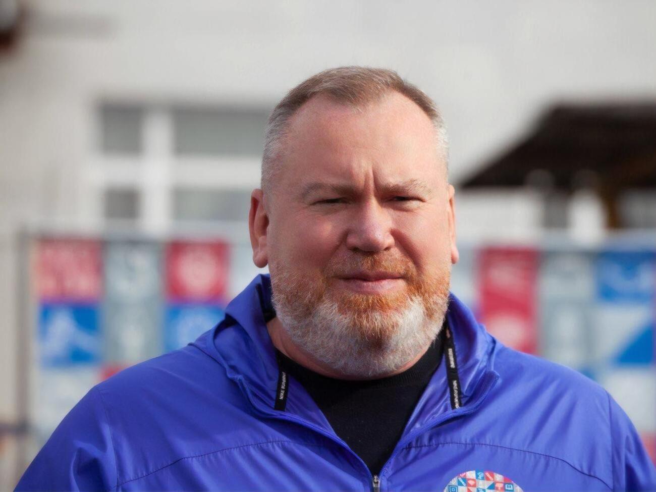 Резніченко народився 1972 року у Дніпропетровську