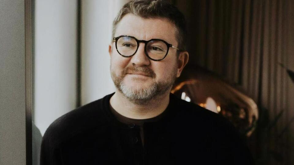 Борисов: В праздники люди сидят дома или ходят друг к другу в гости и едят самостоятельно приготовленный салат "Оливье"