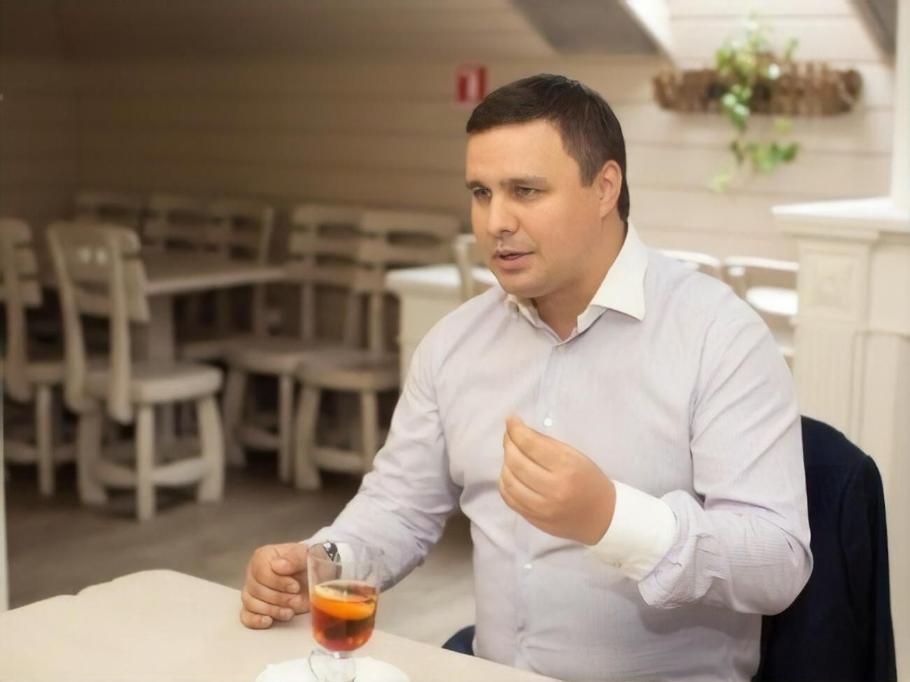 Максим Микитась:&nbsp;Господин президент, мы готовы сейчас вместе с ним подъехать к вашему офису! Вы гарант соблюдения закона, прав и свобод в этой стране