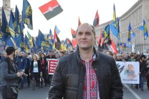 Бутусов: Зачем же вы так экстренно приглашали человека на работу, если на самом деле никуда не спешите?