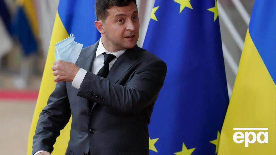 Подоляк каже, що протягом року Зеленському вдалося зробити кілька "принципово важливих речей, які не вдавалися попередньому президенту протягом усього терміну роботи"