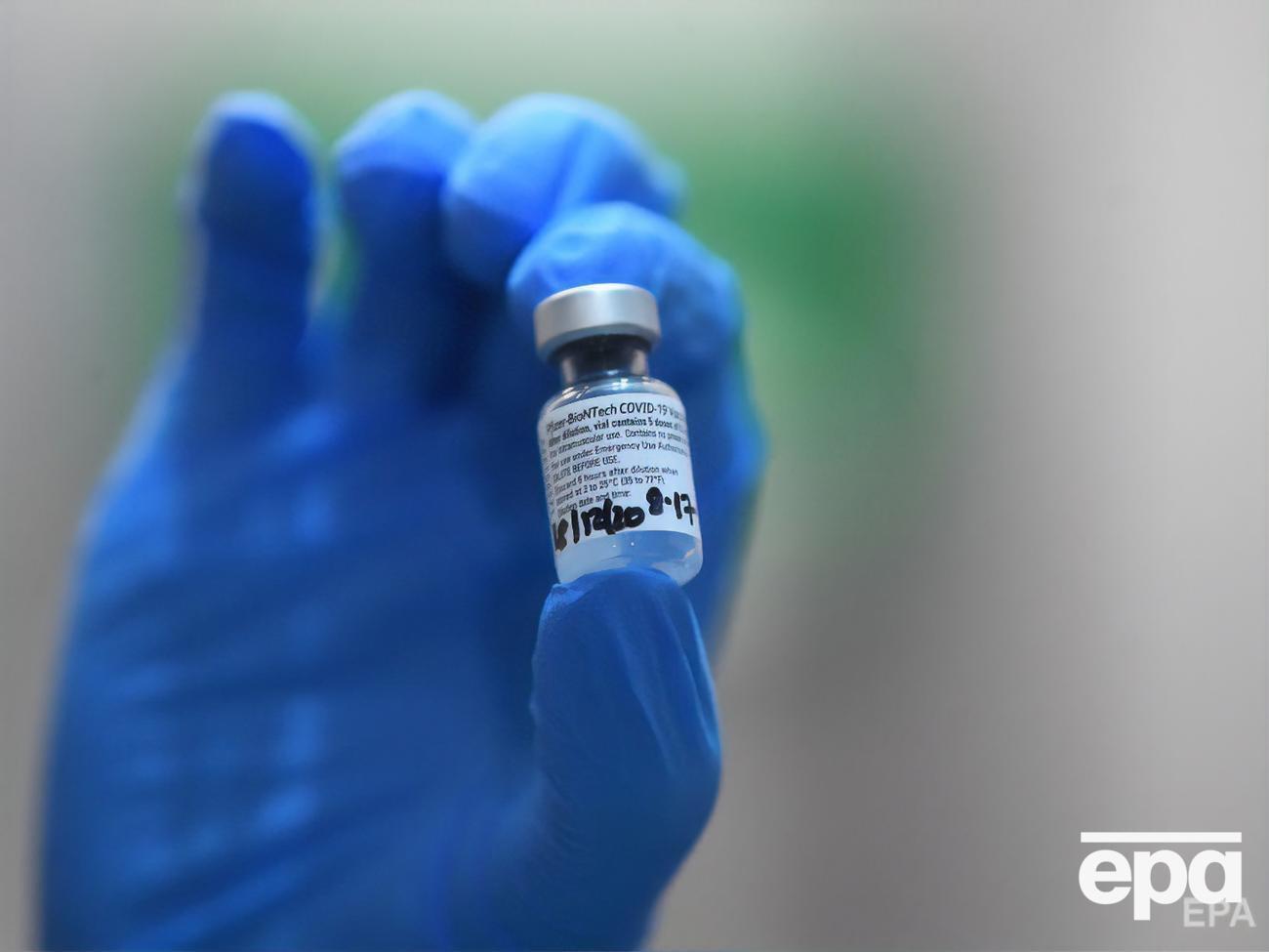 Вакцину Pfizer і BioNTech уже використовують для вакцинації населення у Великобританії
