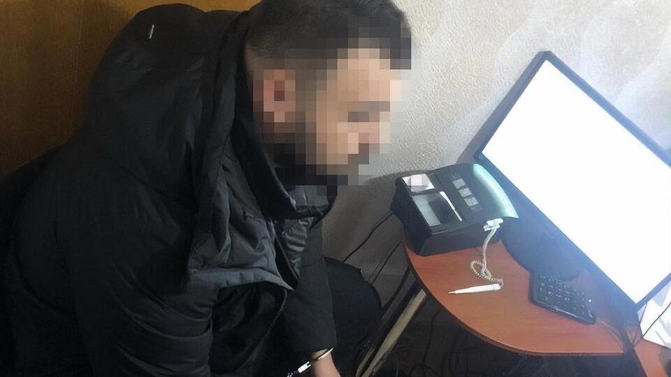 Чоловік, за даними СБУ, порушив присягу у березні 2015 року