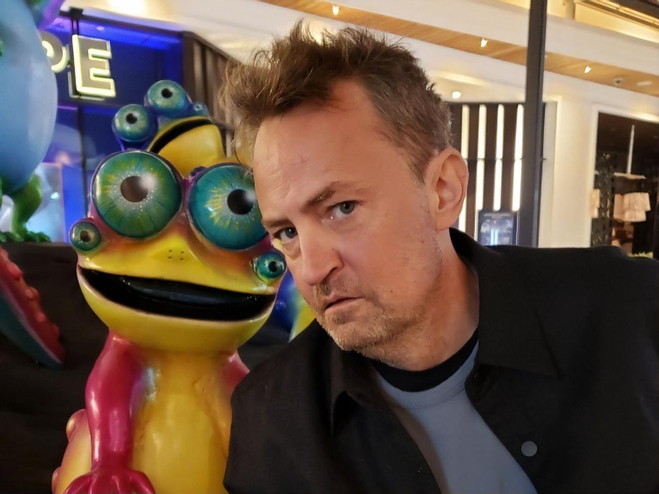 Мэттью Перри:&nbsp;Вот как я взволнован, чтобы наконец-то быть в Instagram. Итак, поехали