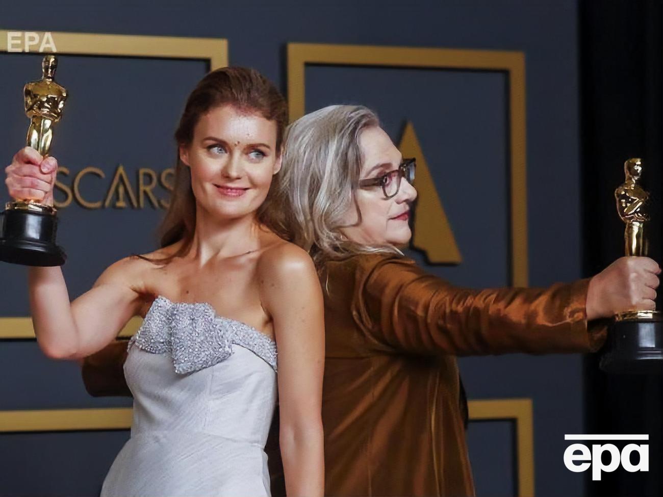 Елена Андрейчева (слева) и&nbsp;Кэрол Дайсингер (справа) стали лауреатами "Оскара 2020"