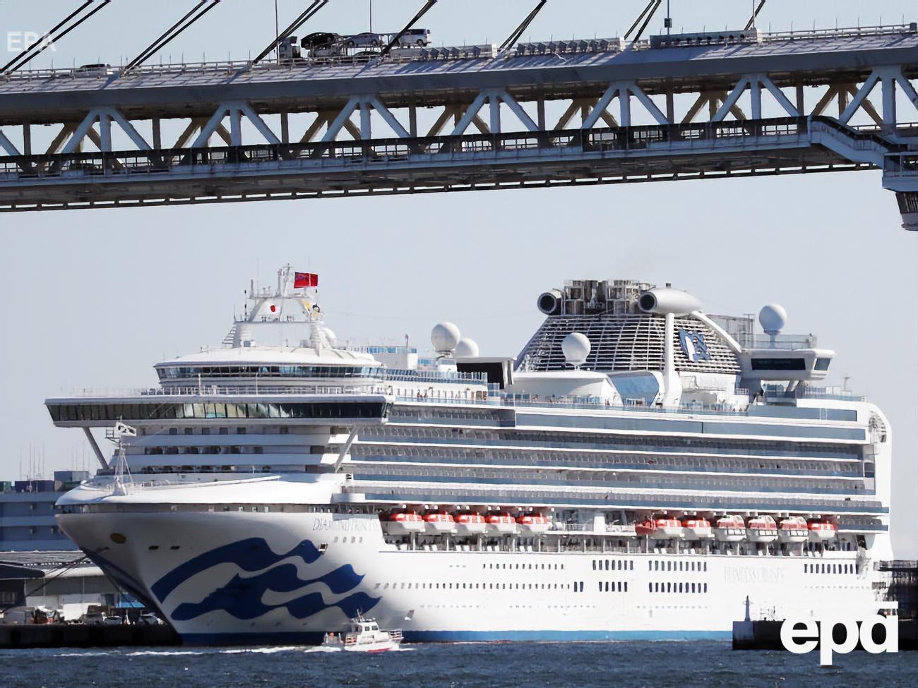 На борту Diamond Princess находится 3,7 тыс. человек из 56 стран мира