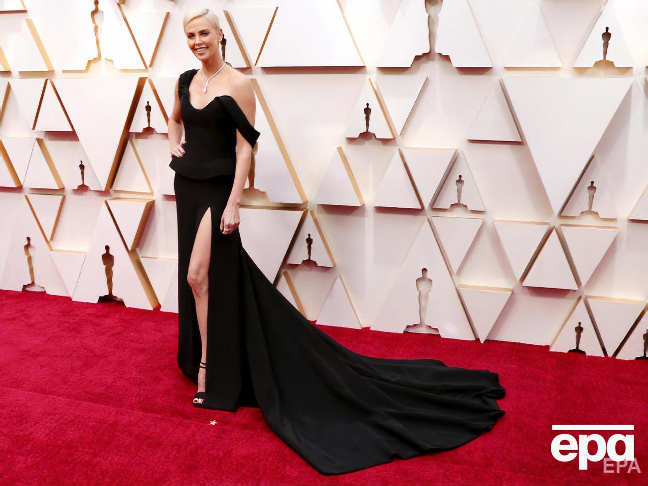 Шарлиз Терон назвали самой стильной на церемонии