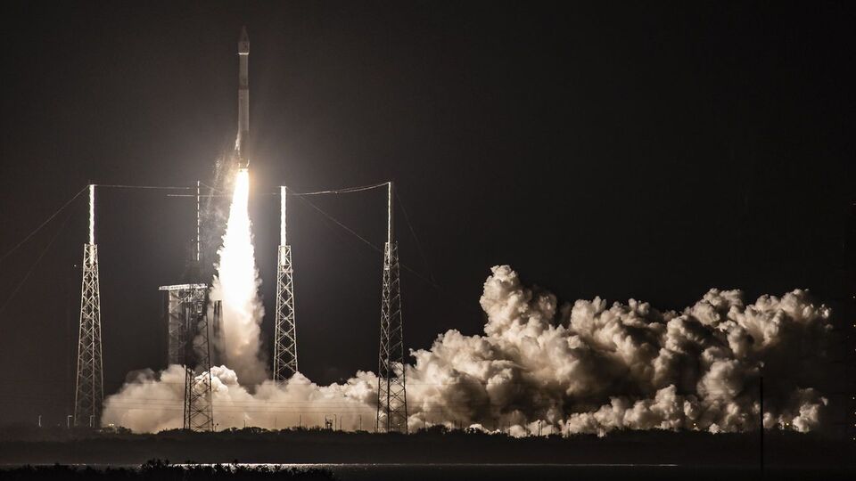 Зонд Solar Orbiter отправился к Солнцу