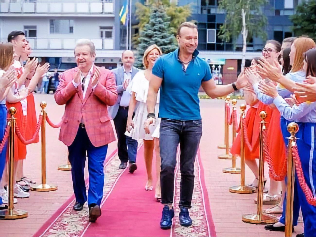 Автором ідеї, меценатом, генеральним продюсером та власником торгової марки "Українська пісня року" є Михайло Поплавський (на фото зліва)