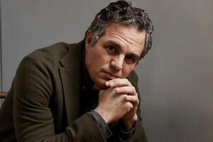 У Руффало уже прошла встреча с режиссером "Паразитов", чтобы обсудить детали проекта