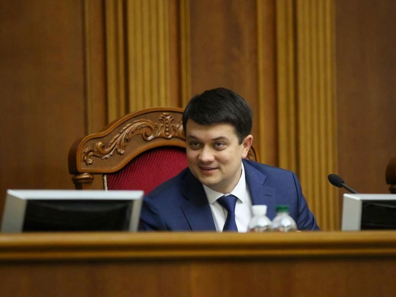 Разумков:&nbsp;"Выходить" из рассмотрения законопроекта и "входить" в другой, пока не принято решение по этому, действительно невозможно