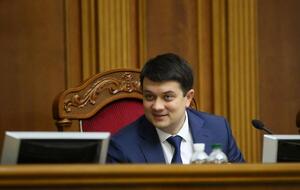 Разумков: "Выходить" из рассмотрения законопроекта и "входить" в другой, пока не принято решение по этому, действительно невозможно