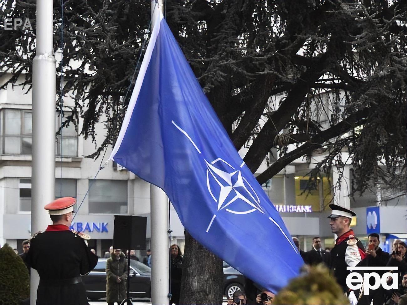Після ратифікації протоколу над будівлею парламенту Північної Македонії підняли прапор НАТО