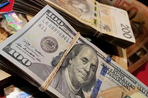 НБУ установил курс валют на 12 февраля