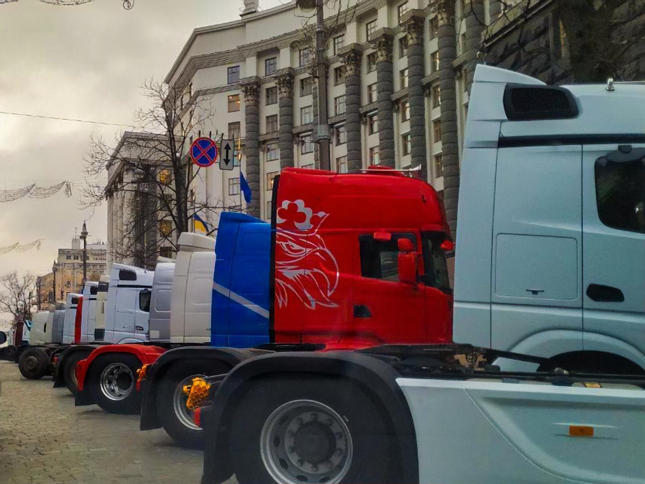 Дальнобойщики митингуют против повторного взвешивания грузовиков