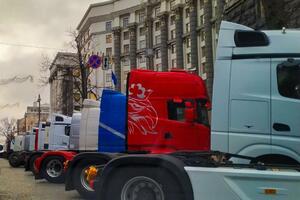 Дальнобойщики митингуют против повторного взвешивания грузовиков