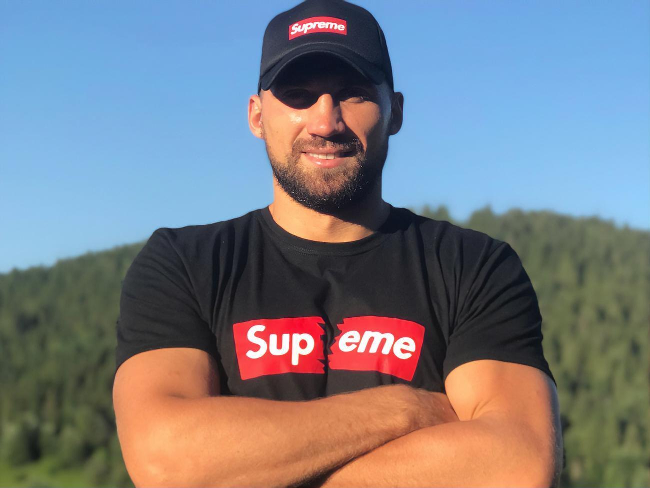 Выхрист в дебютном бою на профессиональном ринге нокаутировал соперника в первом раунде