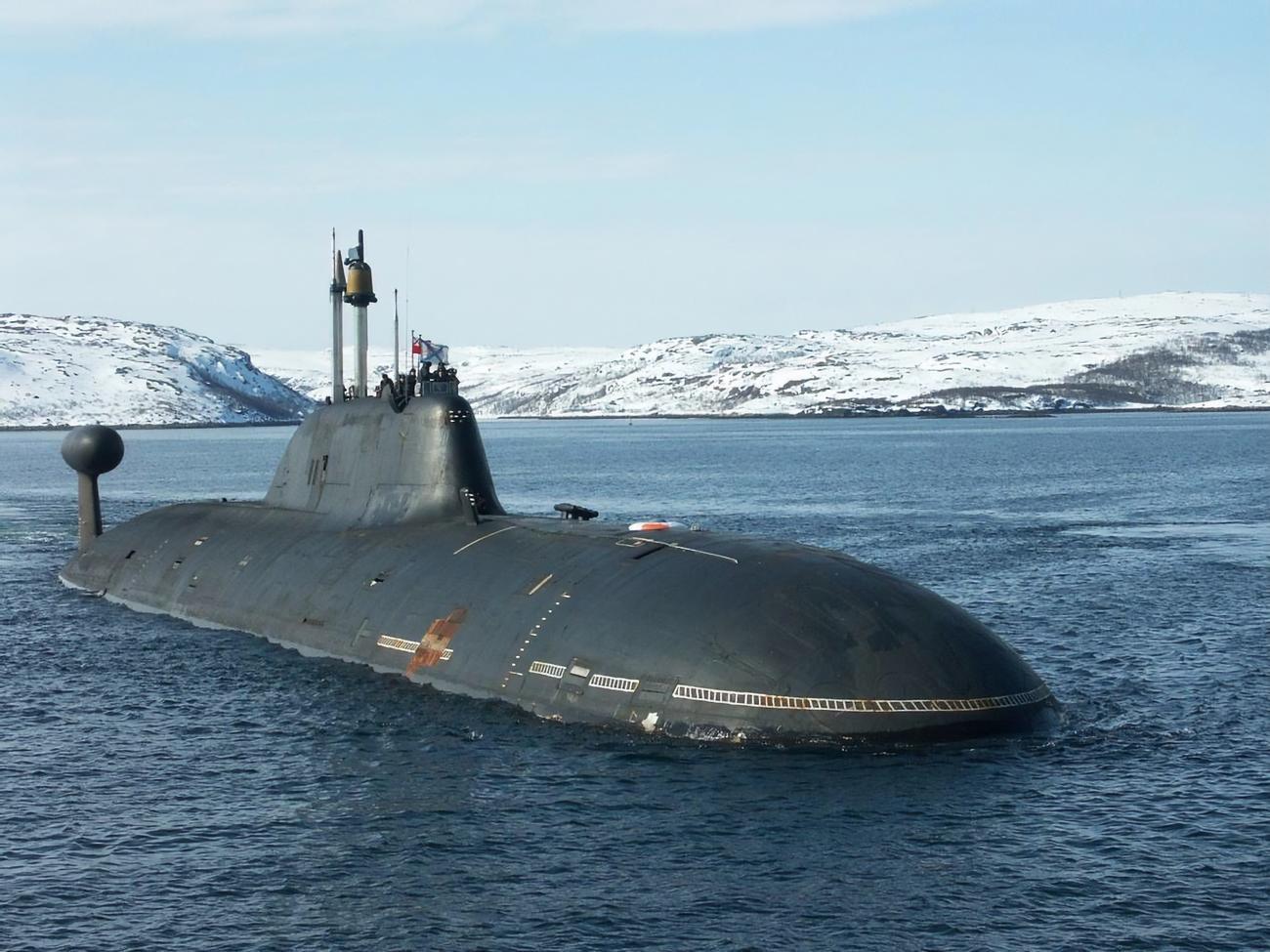 Офицер проходил службу в должности командира боевой части радиотехнической службы подлодки