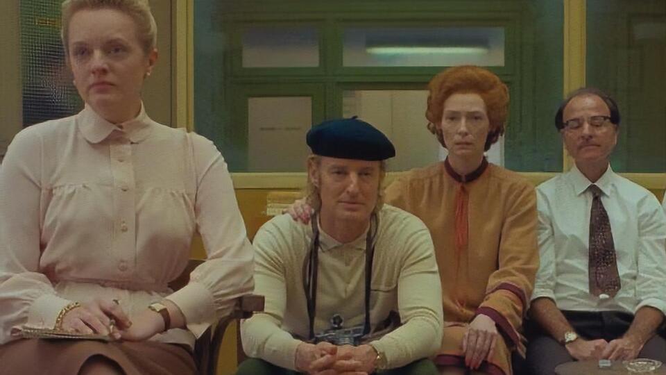 Дія стрічки розгортається в редакції журналу