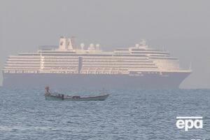 На борту лайнера наразі 1455 пасажирів і 802 члени екіпажу