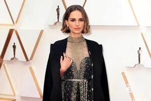 Наряд Портман, в котором она была на церемонии "Оскар", возмутил Роуз Макгоуэн