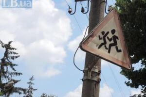Підполковник Нацгвардії наїхав на дітей, коли вони очікували шкільний автобус на узбіччі
