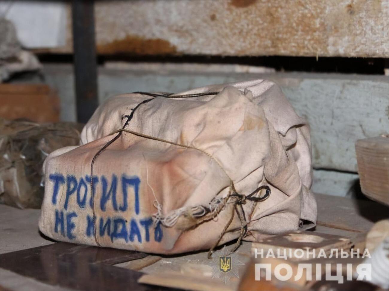 Сейчас на месте происшествия работают полицейские, спасатели