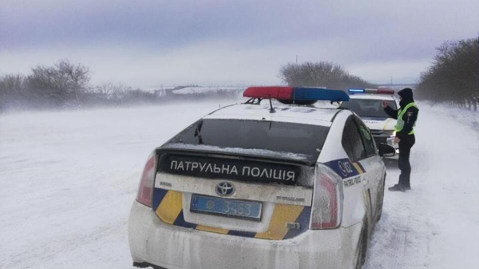 Харківські патрульні заявили, що переслідували авто порушників за містом