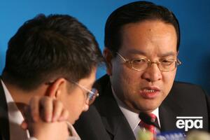 Цзян Чаолян (справа) оставил должность секретаря парткомитета провинции Хубэй