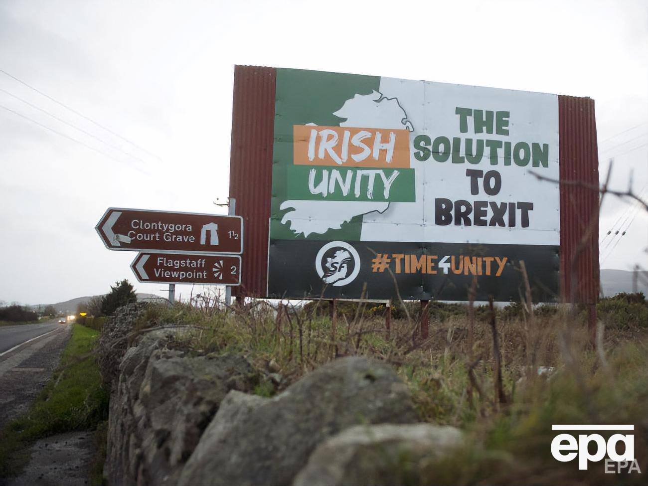 Плакат, вывешенный противниками выхода Великобритании из ЕС в городе Ньюри (Северная Ирландия): "Объединение Ирландии &ndash; решение проблемы Brexit"