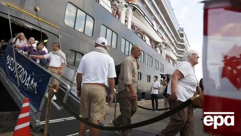Прем'єр-міністр Камбоджі Хун Сен доручив уряду вжити заходів для забезпечення повернення пасажирів і членів екіпажу у свої країни